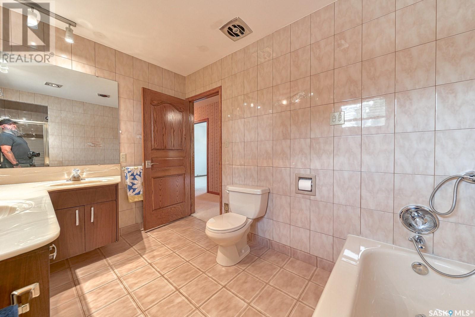 251 Halifax Street N, Regina, Saskatchewan  S4R 2W6 - Photo 32 - SK987155