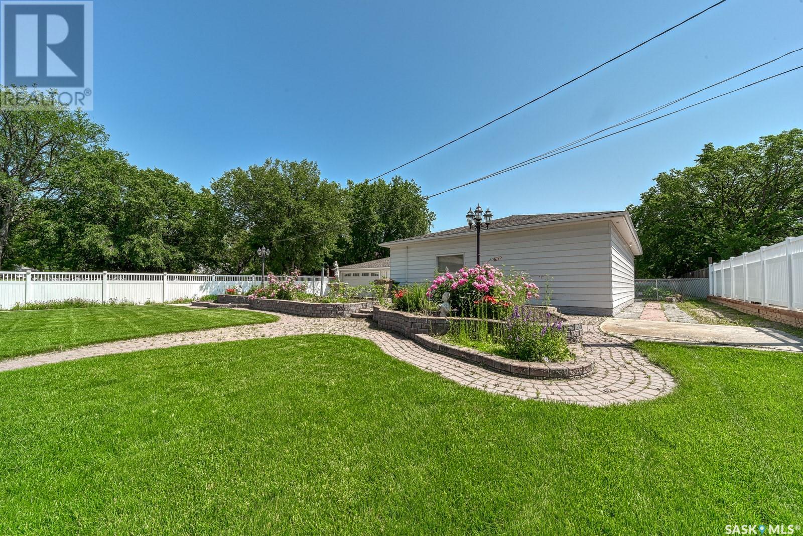 251 Halifax Street N, Regina, Saskatchewan  S4R 2W6 - Photo 5 - SK987155