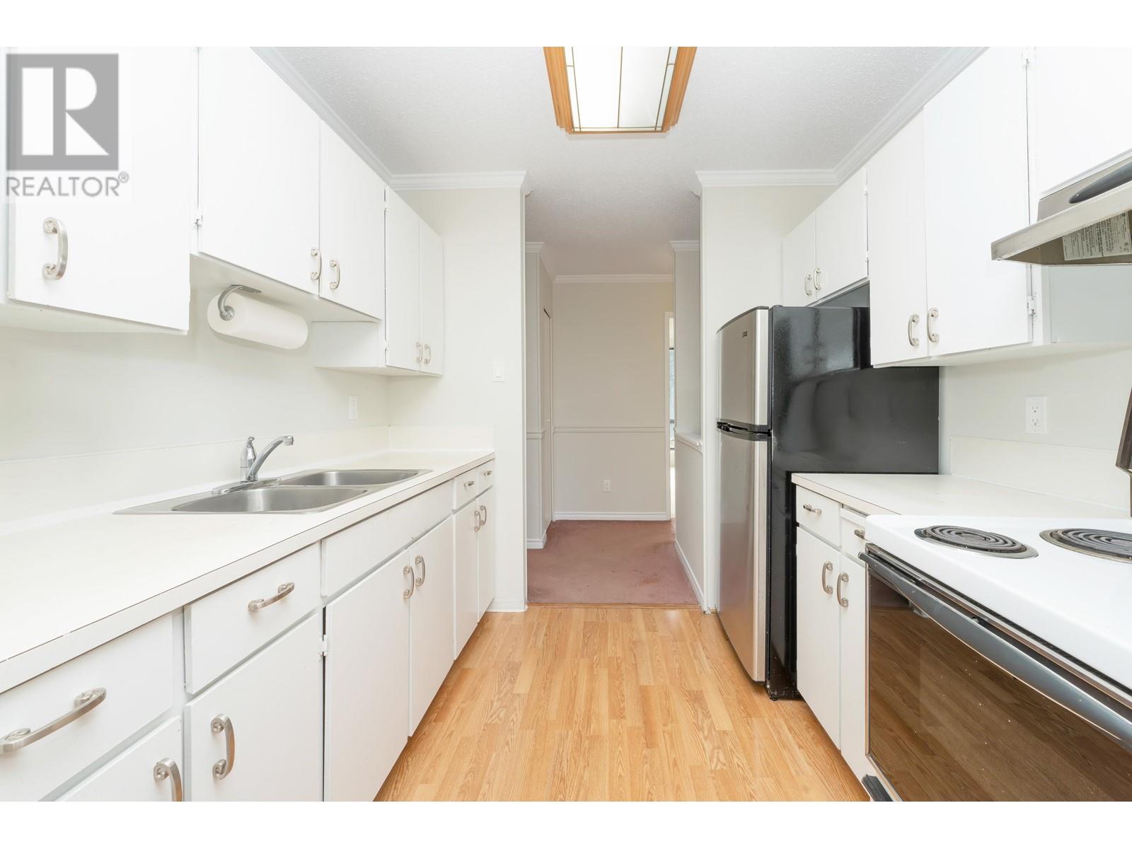 Listing Picture 2 of 35 : 84 10200 4TH AVENUE, Richmond / 烈治文 - 魯藝地產 Yvonne Lu Group - MLS Medallion Club Member