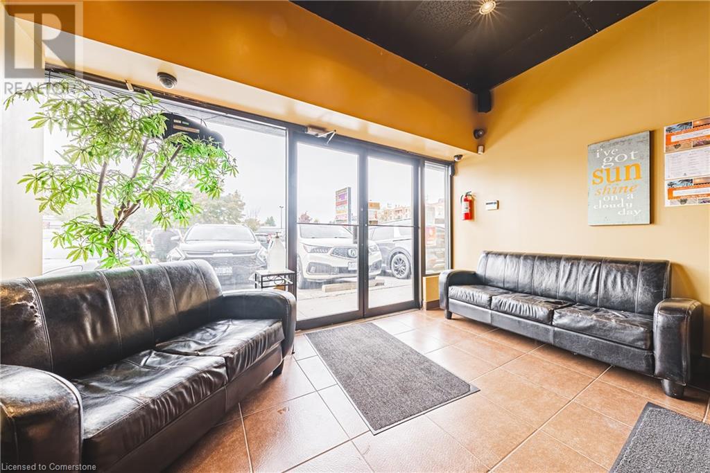 919 Upper Paradise Road, Hamilton, Ontario  L9B 2M9 - Photo 3 - 40670645