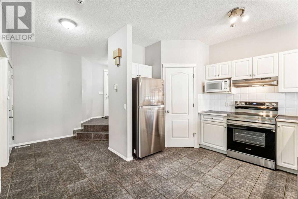 9 Edgeridge Terrace Nw, Calgary, Alberta  T3A 3C1 - Photo 6 - A2173948