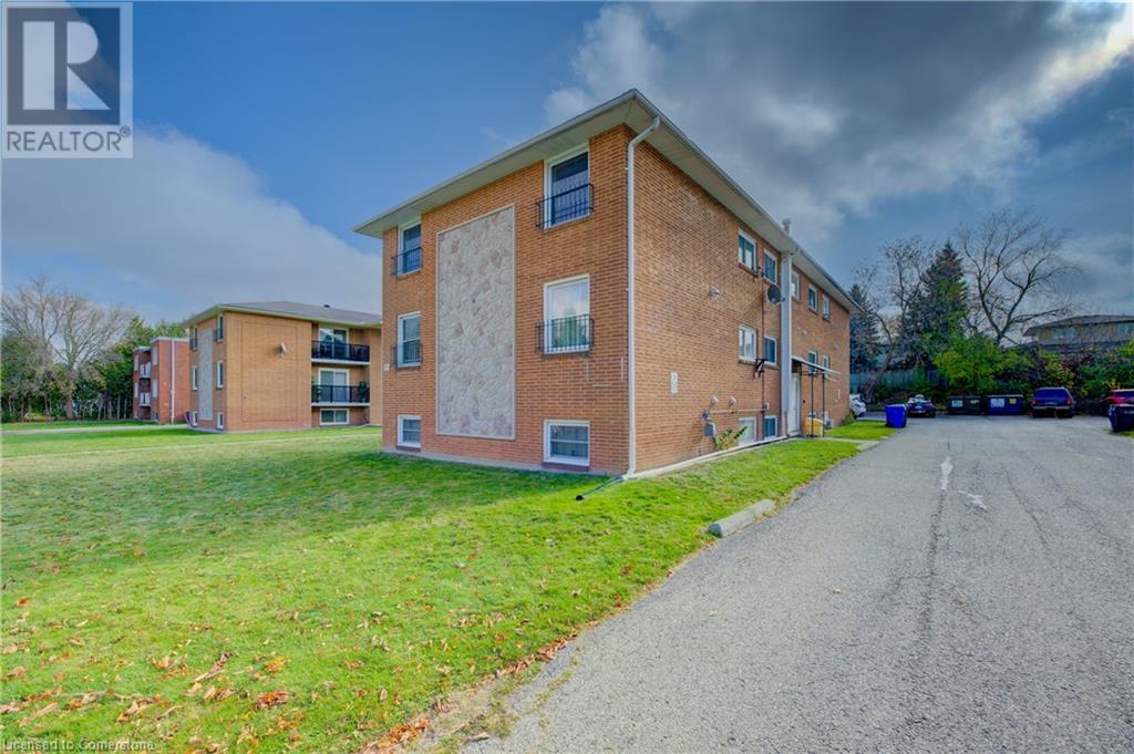 59 Brybeck CrescentKitchener, Ontario  N2M 2C5 - Photo 3 - 40671216