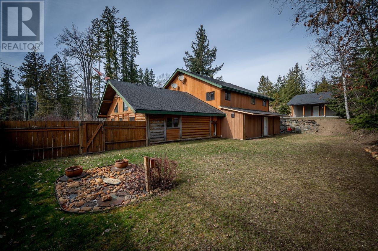 5327 SQUILAX ANGLEMONT Road North Shuswap