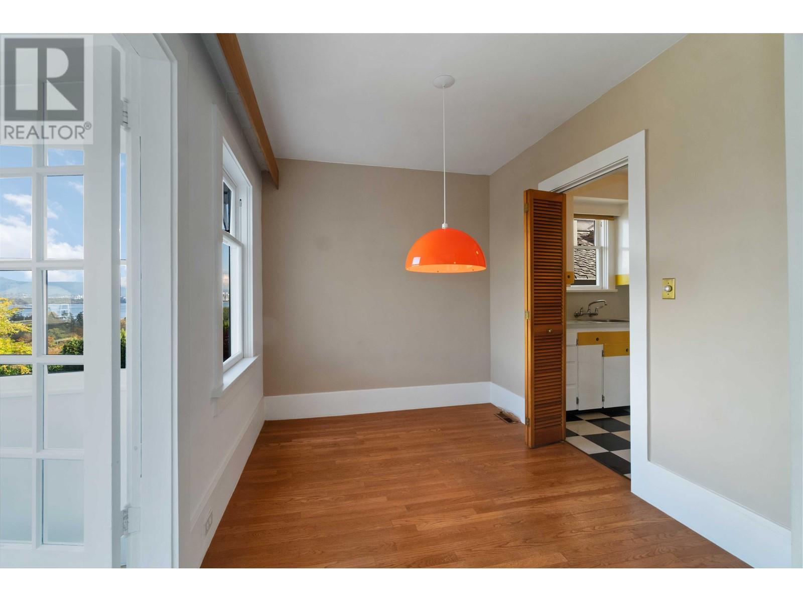 Listing Picture 15 of 32 : 4569 W 2ND AVENUE, Vancouver / 溫哥華 - 魯藝地產 Yvonne Lu Group - MLS Medallion Club Member