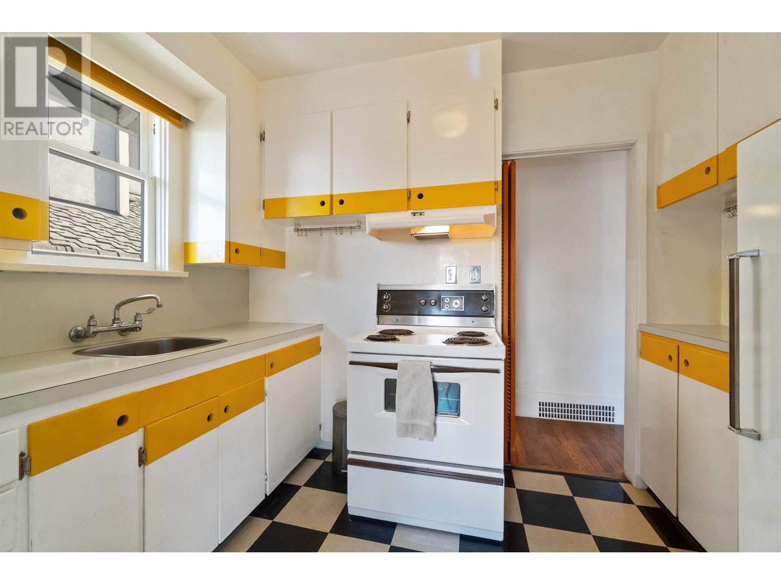 Listing Picture 16 of 32 : 4569 W 2ND AVENUE, Vancouver / 溫哥華 - 魯藝地產 Yvonne Lu Group - MLS Medallion Club Member