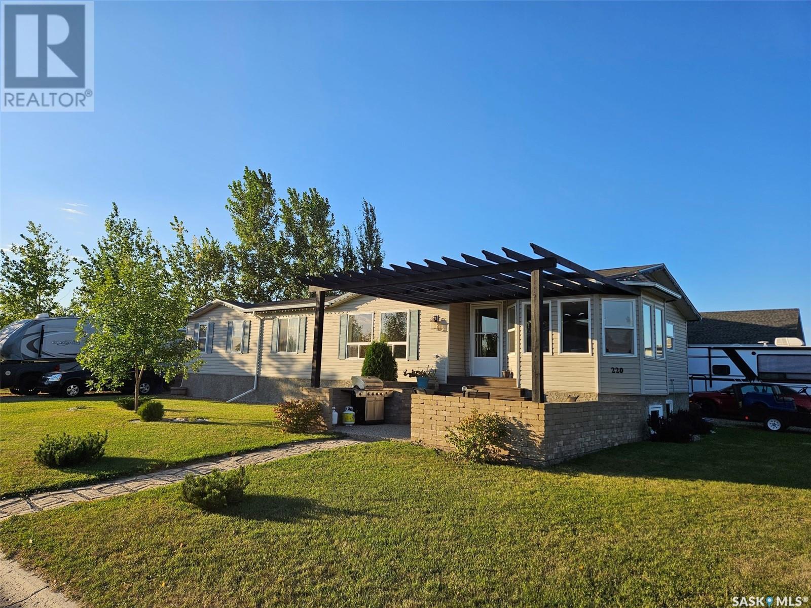 220 Fifth Street, Carnduff, Saskatchewan  S0C 0S0 - Photo 3 - SK984536