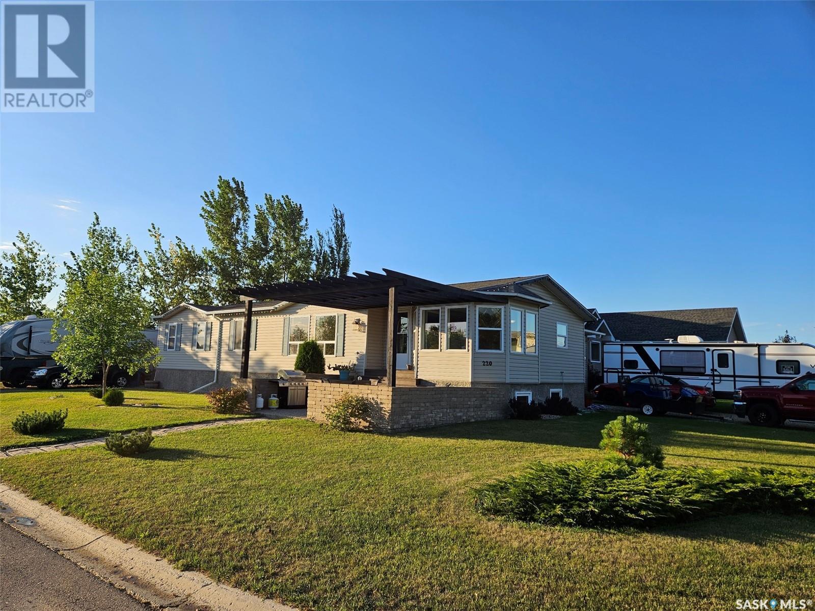 220 Fifth Street, Carnduff, Saskatchewan  S0C 0S0 - Photo 1 - SK984536