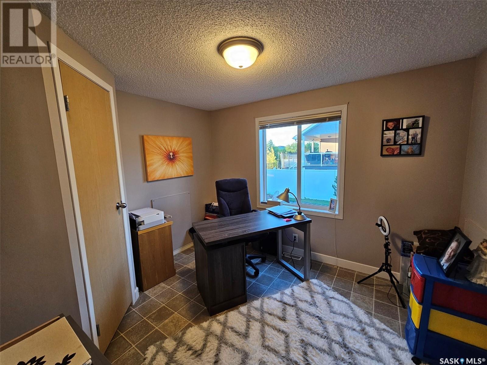 220 Fifth Street, Carnduff, Saskatchewan  S0C 0S0 - Photo 22 - SK984536