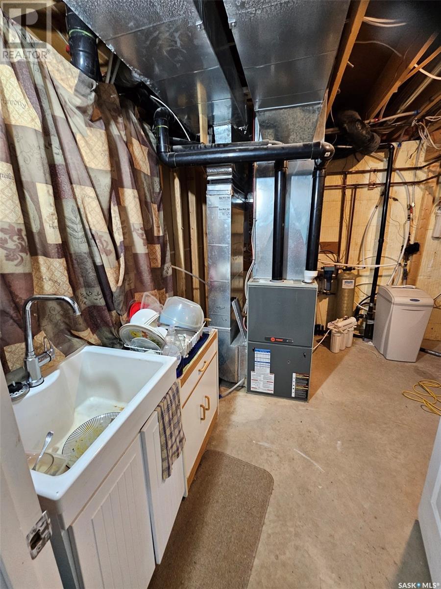 220 Fifth Street, Carnduff, Saskatchewan  S0C 0S0 - Photo 29 - SK984536