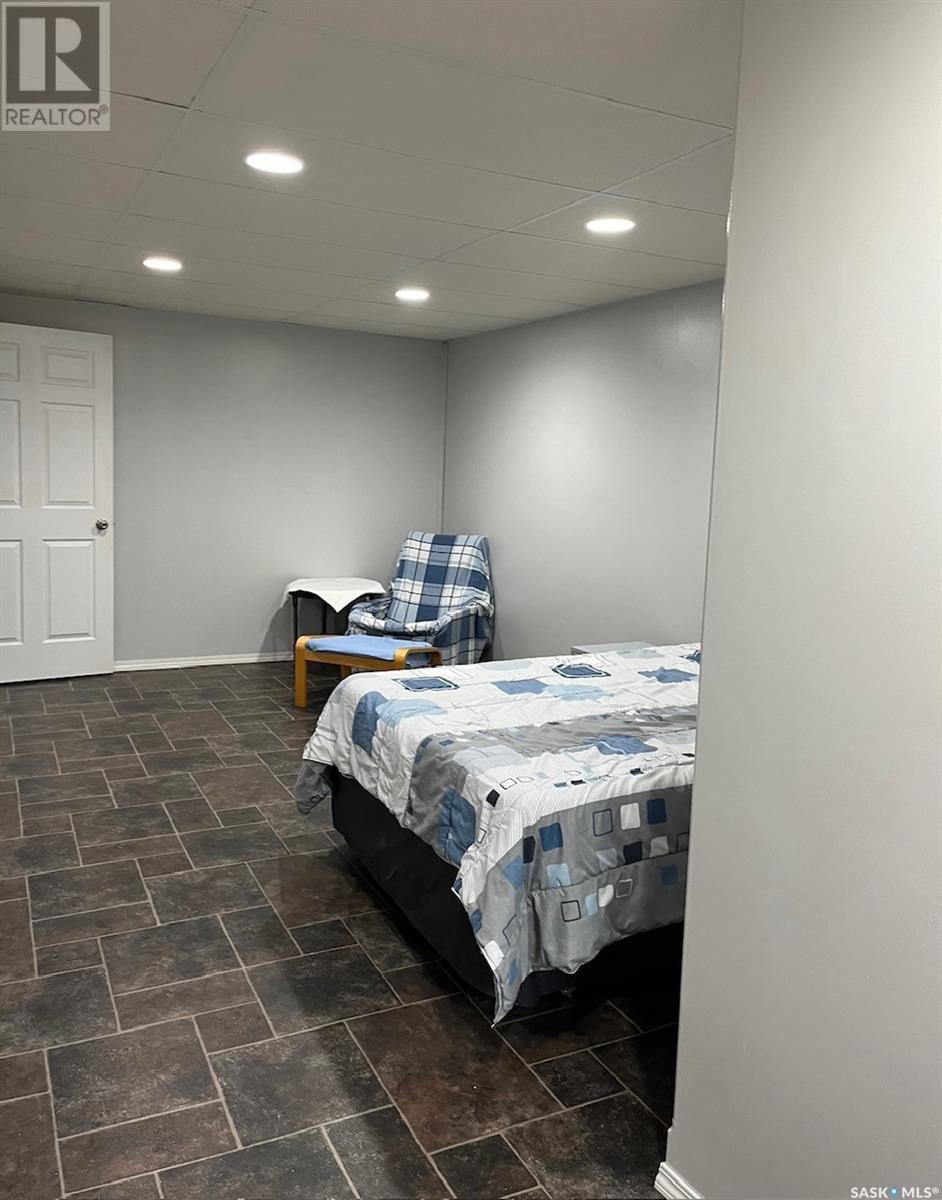 220 Fifth Street, Carnduff, Saskatchewan  S0C 0S0 - Photo 35 - SK984536