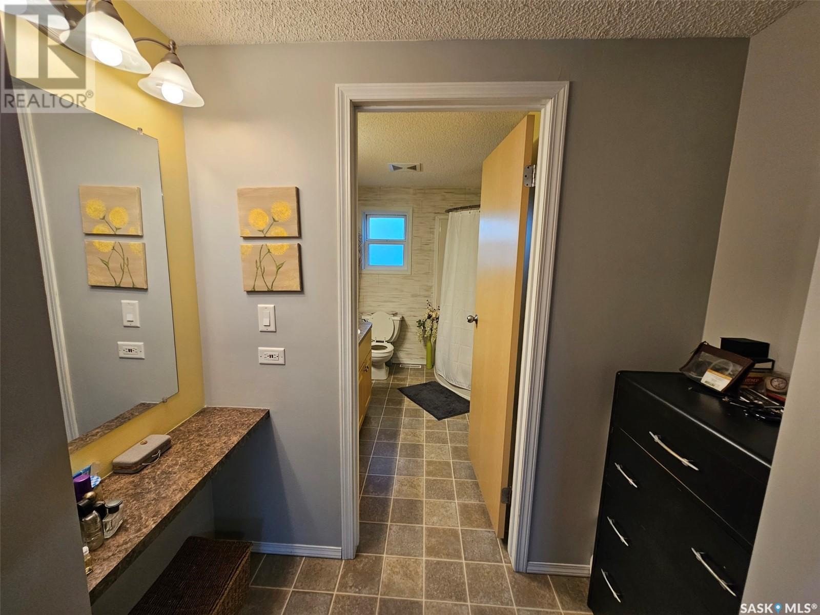 220 Fifth Street, Carnduff, Saskatchewan  S0C 0S0 - Photo 25 - SK984536