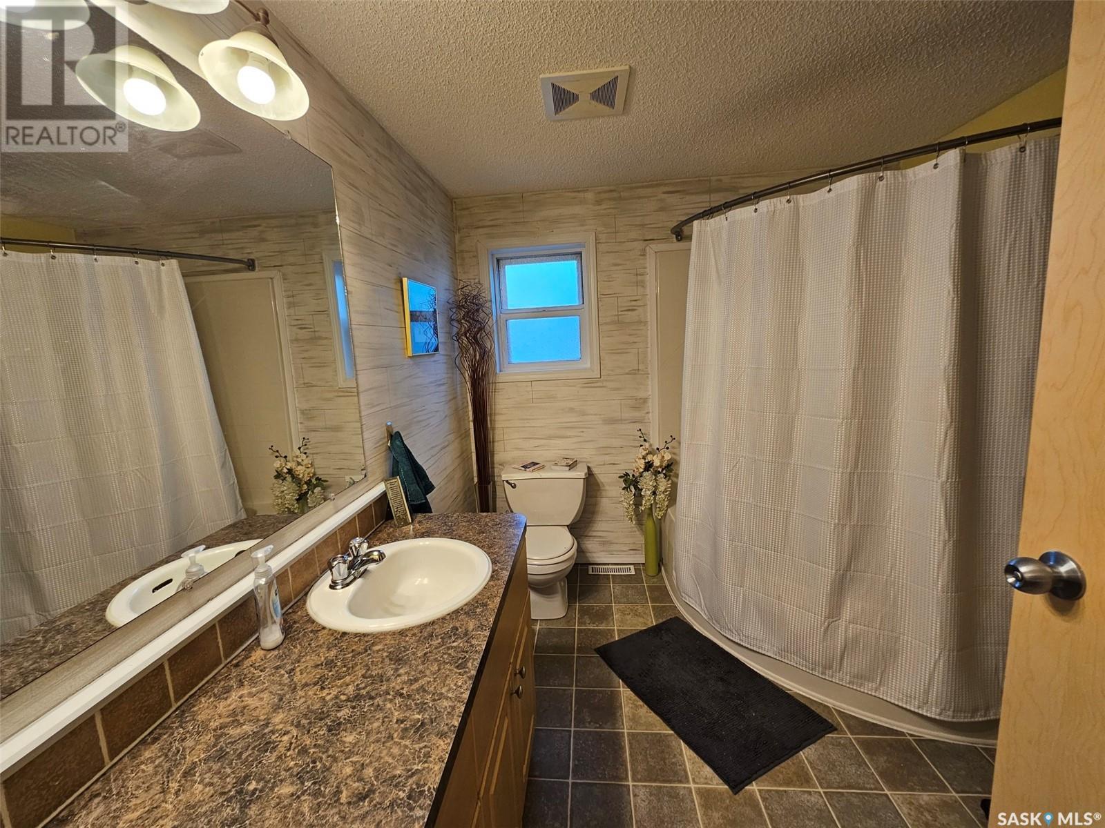 220 Fifth Street, Carnduff, Saskatchewan  S0C 0S0 - Photo 26 - SK984536