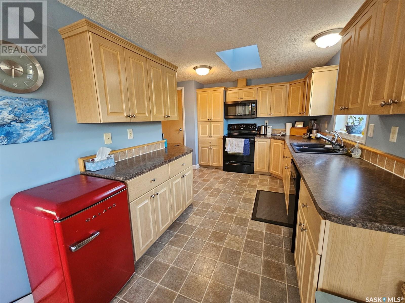 220 Fifth Street, Carnduff, Saskatchewan  S0C 0S0 - Photo 17 - SK984536