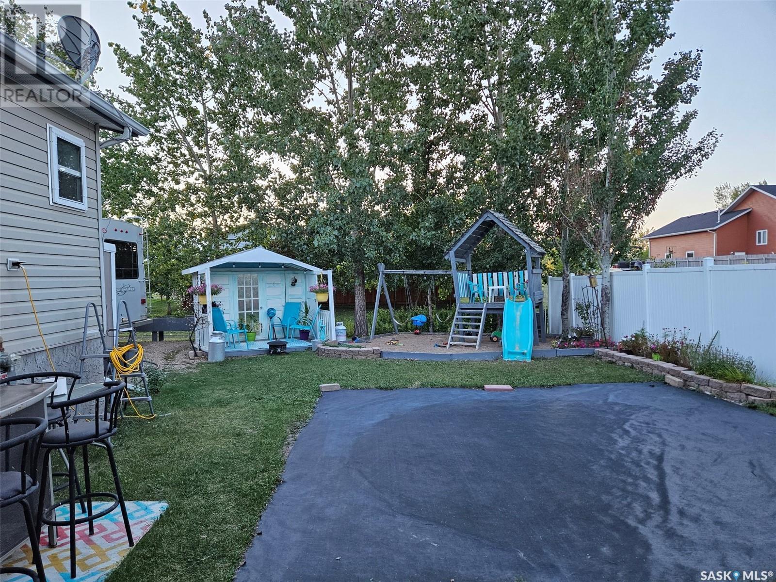 220 Fifth Street, Carnduff, Saskatchewan  S0C 0S0 - Photo 42 - SK984536