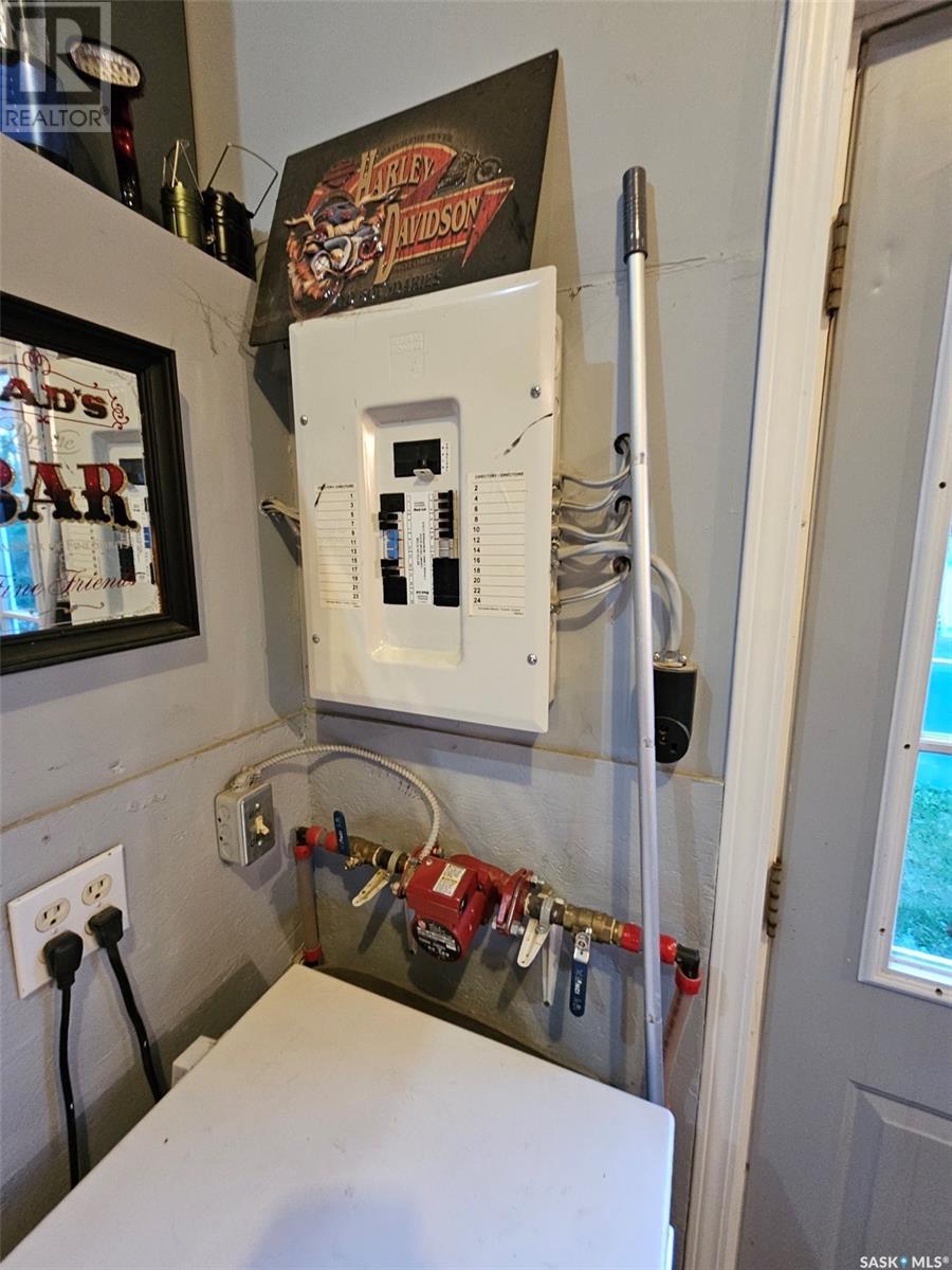 220 Fifth Street, Carnduff, Saskatchewan  S0C 0S0 - Photo 39 - SK984536