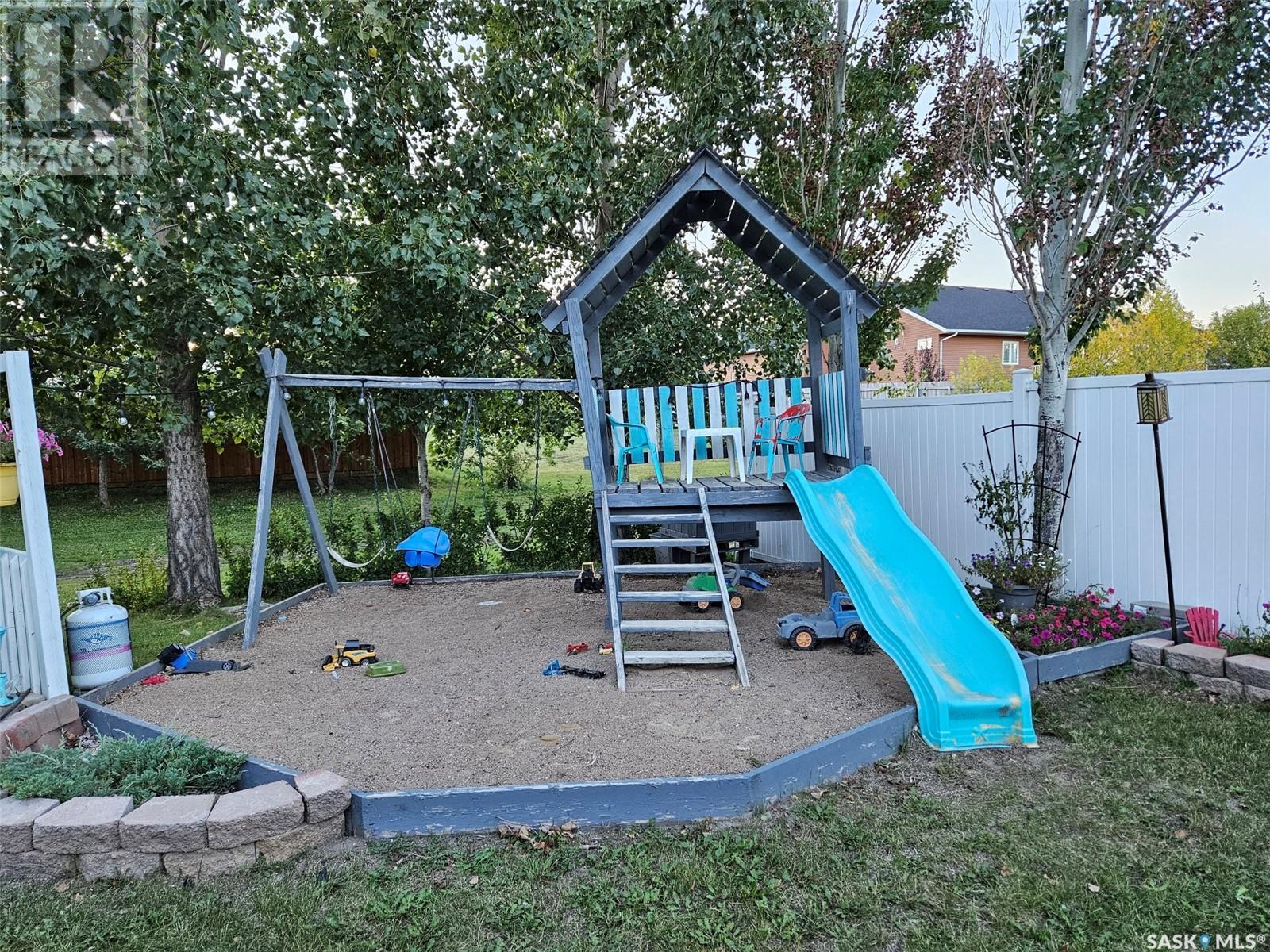 220 Fifth Street, Carnduff, Saskatchewan  S0C 0S0 - Photo 44 - SK984536