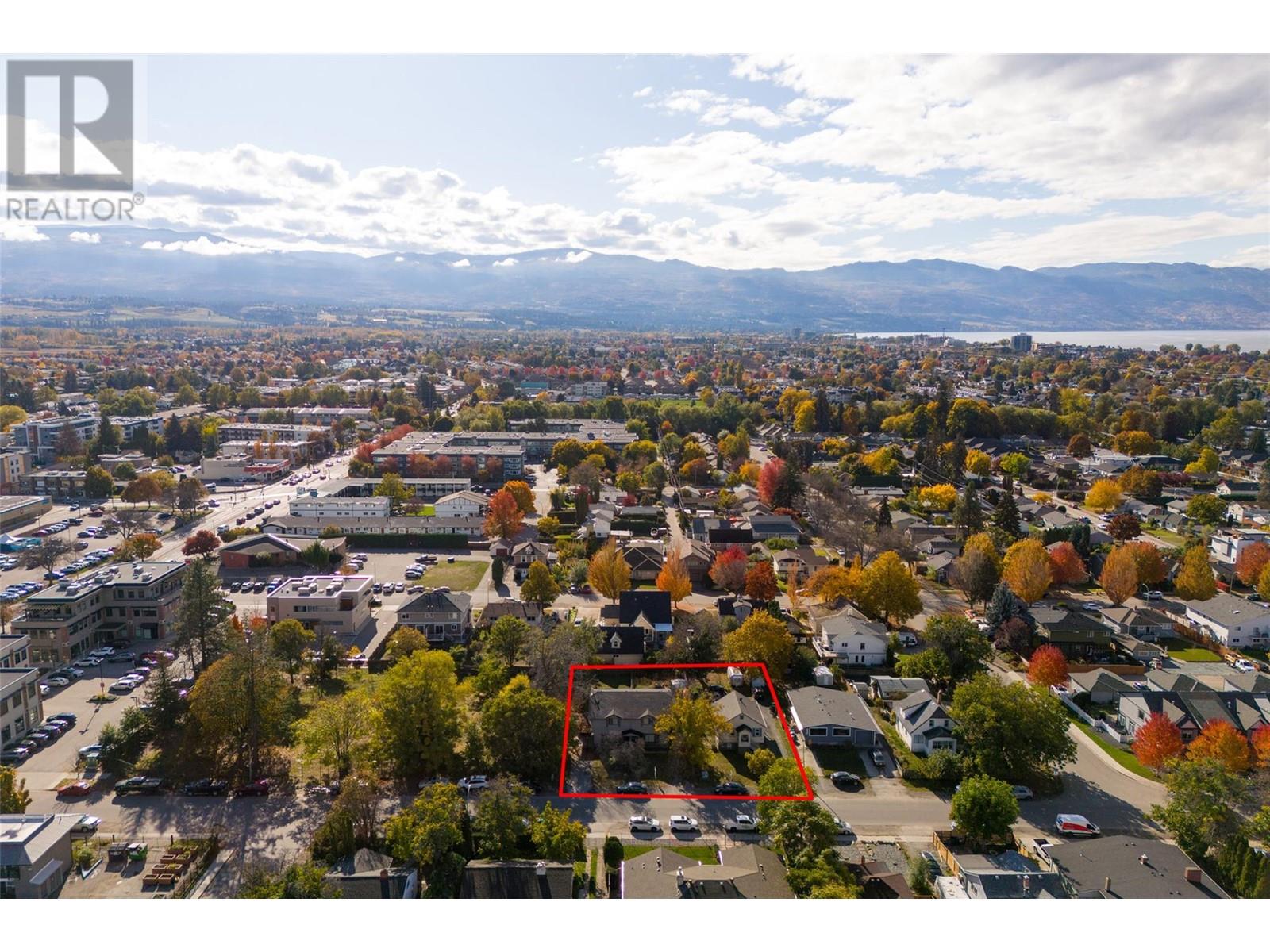 1025 & 1033/1035 Laurier Avenue Kelowna