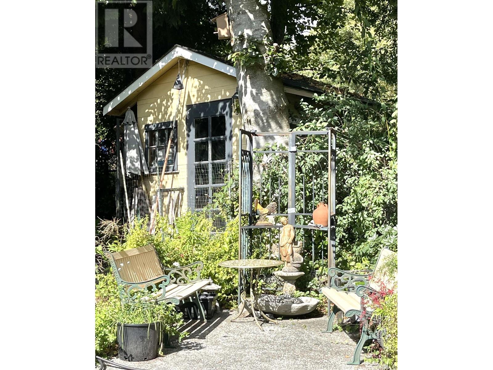 1240 Eastview Road, North Vancouver, British Columbia  V7J 1L6 - Photo 11 - R2933762
