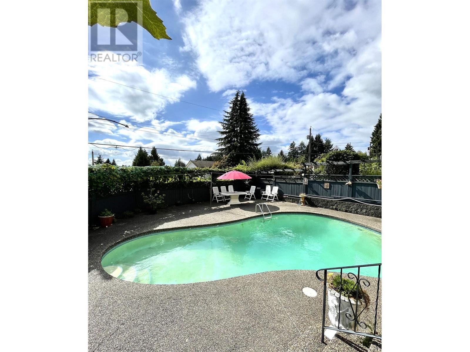 Property at 1240 EASTVIEW ROAD image 4