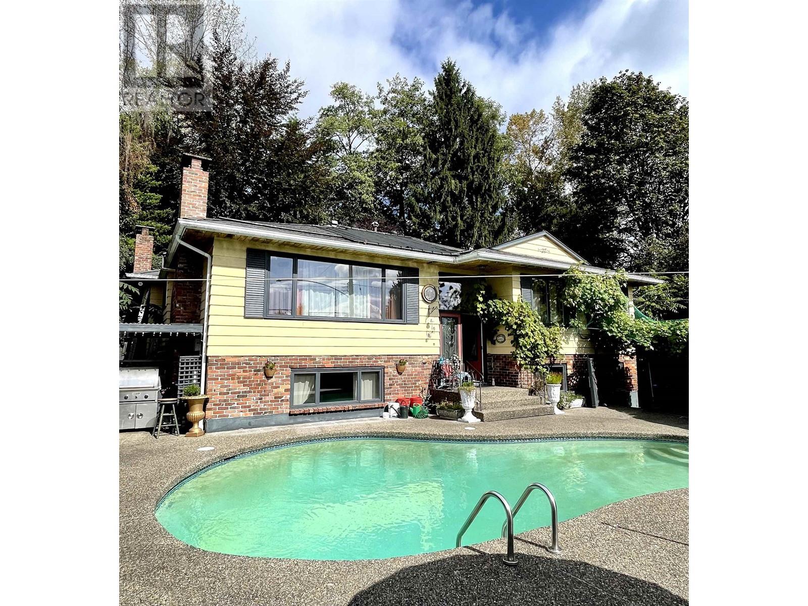 Property at 1240 EASTVIEW ROAD image 3