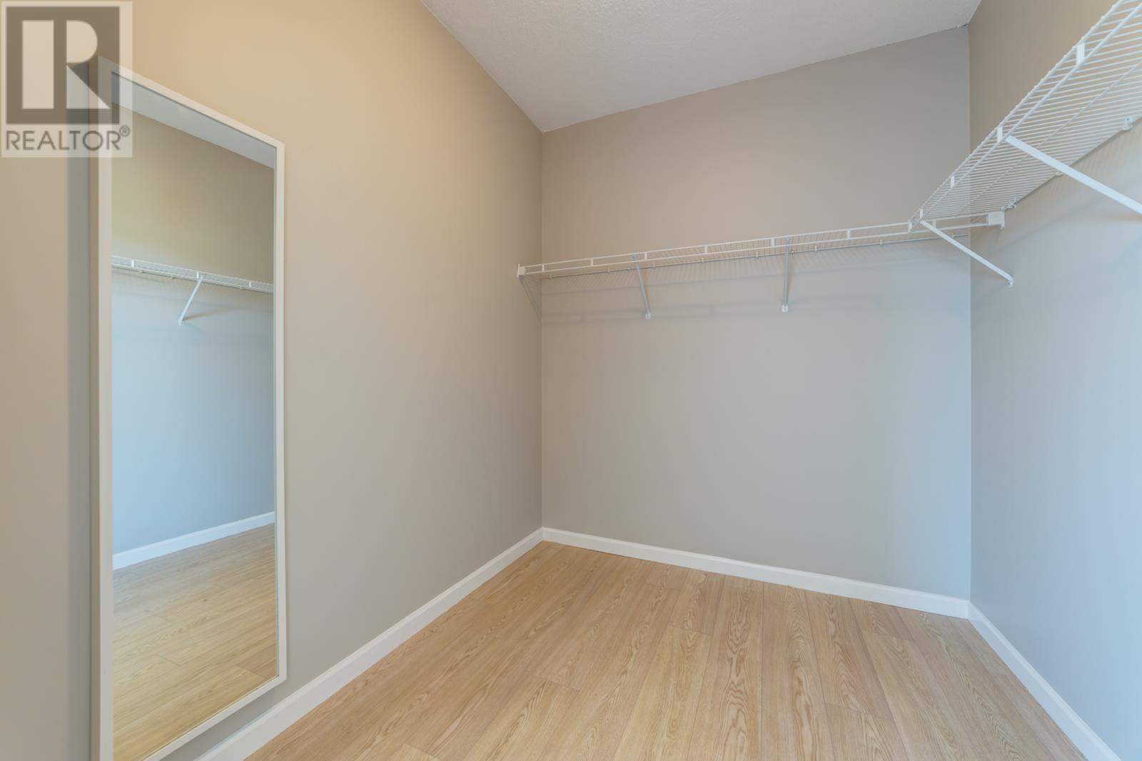 Listing Picture 18 of 30 : 803 9298 UNIVERSITY CRESCENT, Burnaby / 本拿比 - 魯藝地產 Yvonne Lu Group - MLS Medallion Club Member