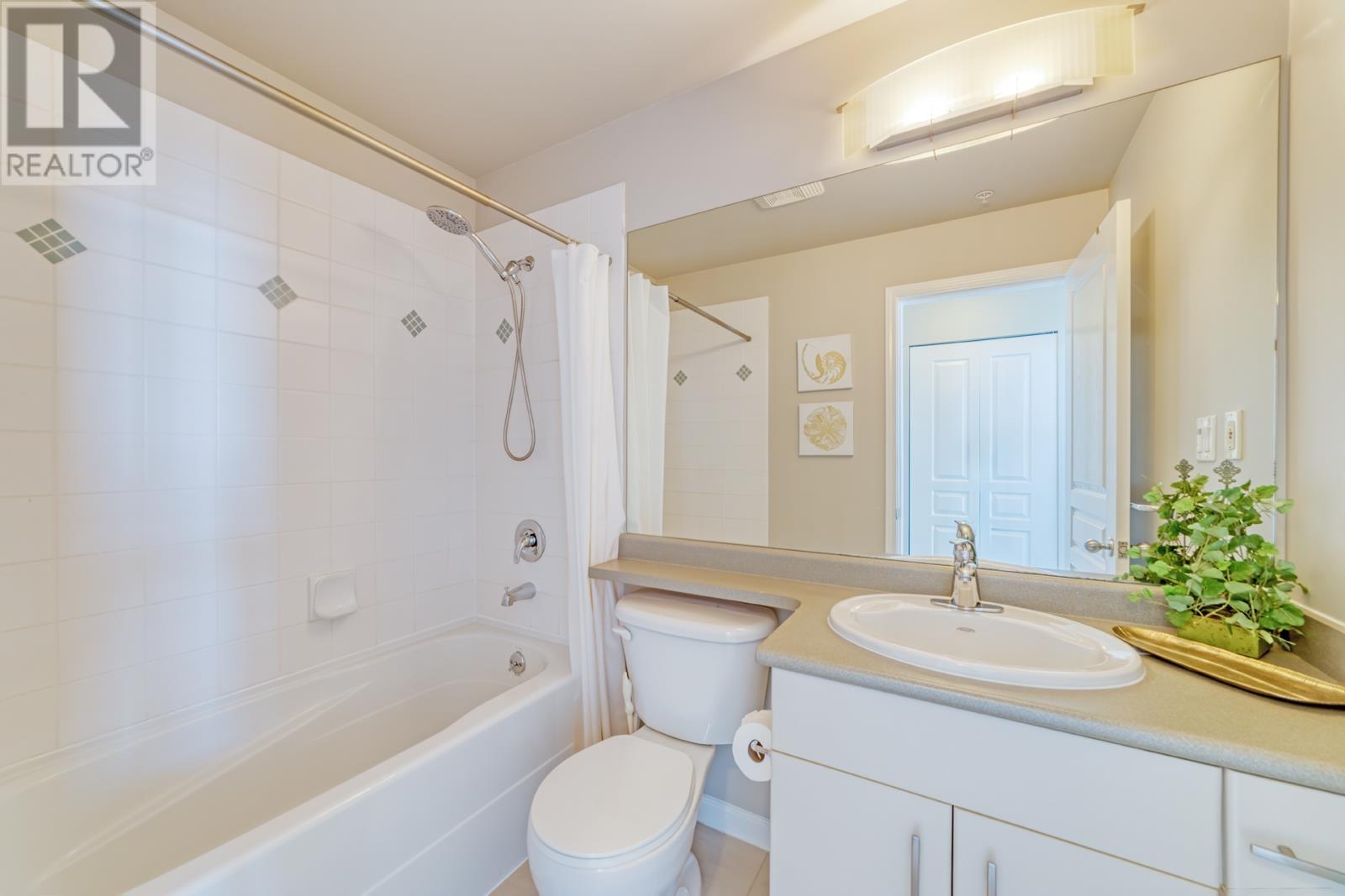 Listing Picture 21 of 30 : 803 9298 UNIVERSITY CRESCENT, Burnaby / 本拿比 - 魯藝地產 Yvonne Lu Group - MLS Medallion Club Member