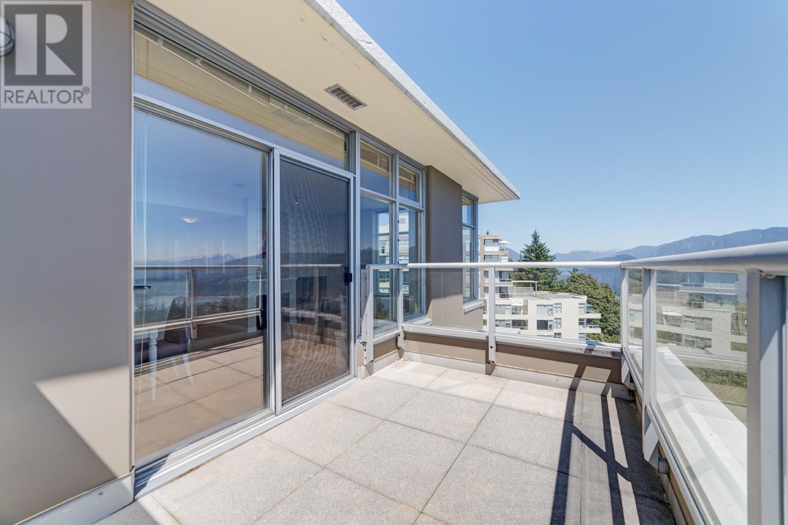 Listing Picture 25 of 30 : 803 9298 UNIVERSITY CRESCENT, Burnaby / 本拿比 - 魯藝地產 Yvonne Lu Group - MLS Medallion Club Member