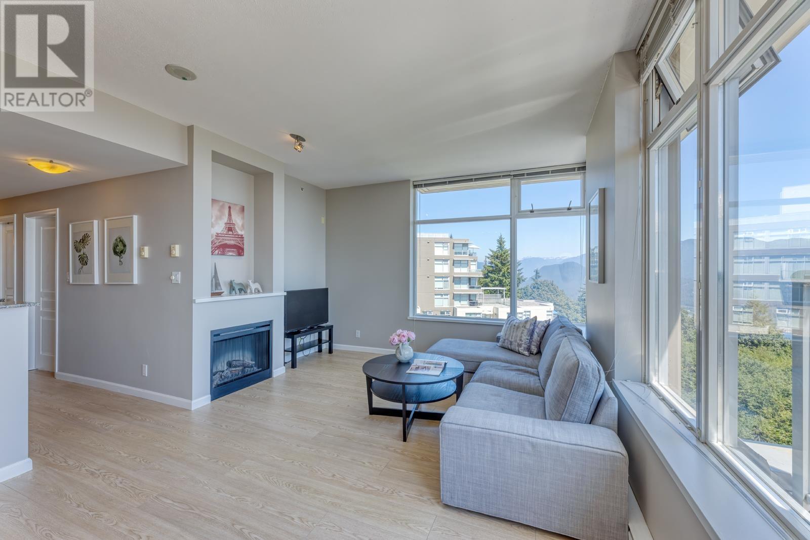 Listing Picture 5 of 30 : 803 9298 UNIVERSITY CRESCENT, Burnaby / 本拿比 - 魯藝地產 Yvonne Lu Group - MLS Medallion Club Member