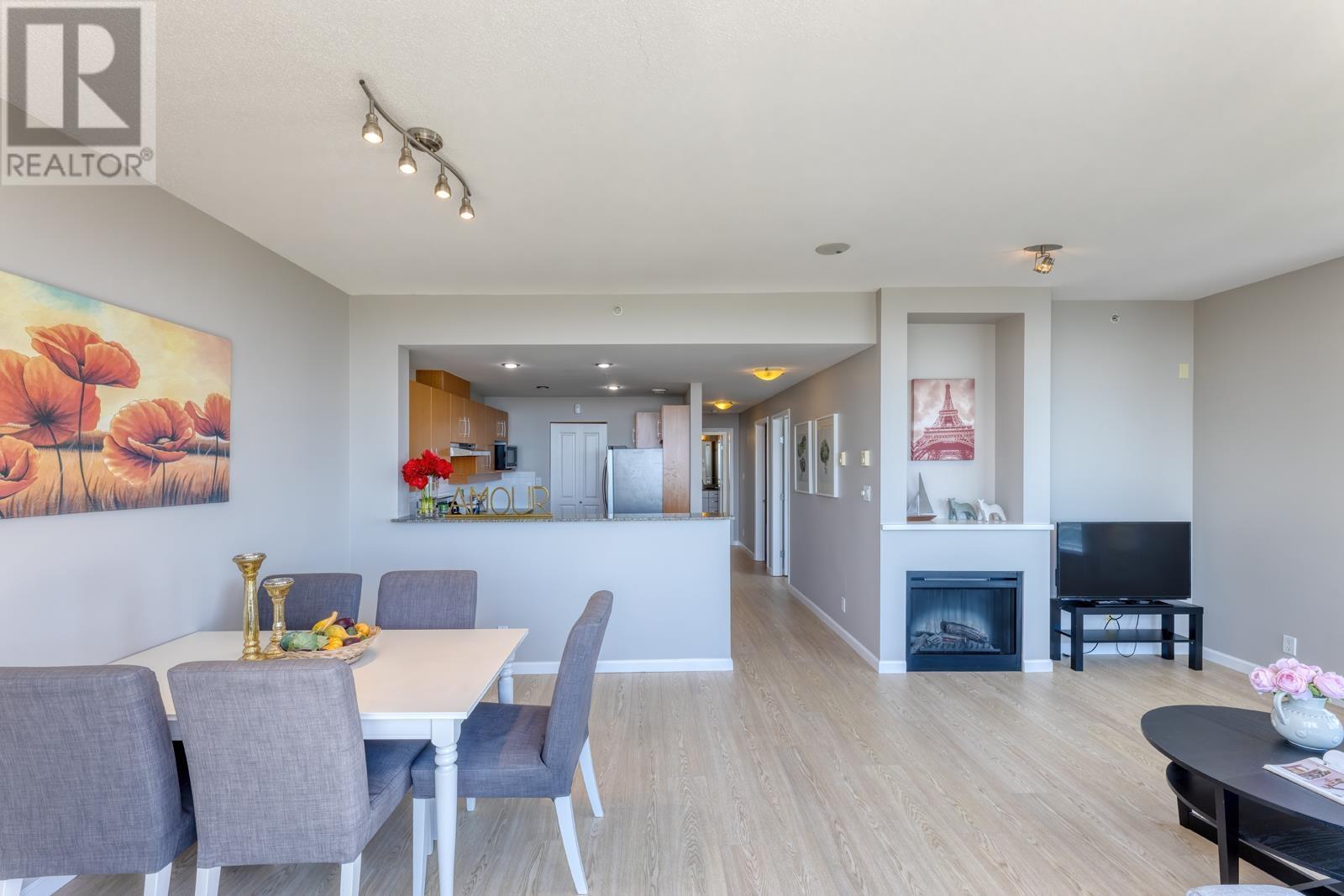 Listing Picture 6 of 30 : 803 9298 UNIVERSITY CRESCENT, Burnaby / 本拿比 - 魯藝地產 Yvonne Lu Group - MLS Medallion Club Member