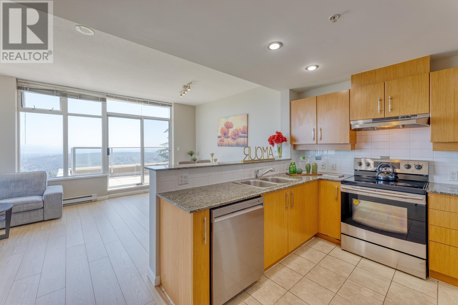 Listing Picture 8 of 30 : 803 9298 UNIVERSITY CRESCENT, Burnaby / 本拿比 - 魯藝地產 Yvonne Lu Group - MLS Medallion Club Member