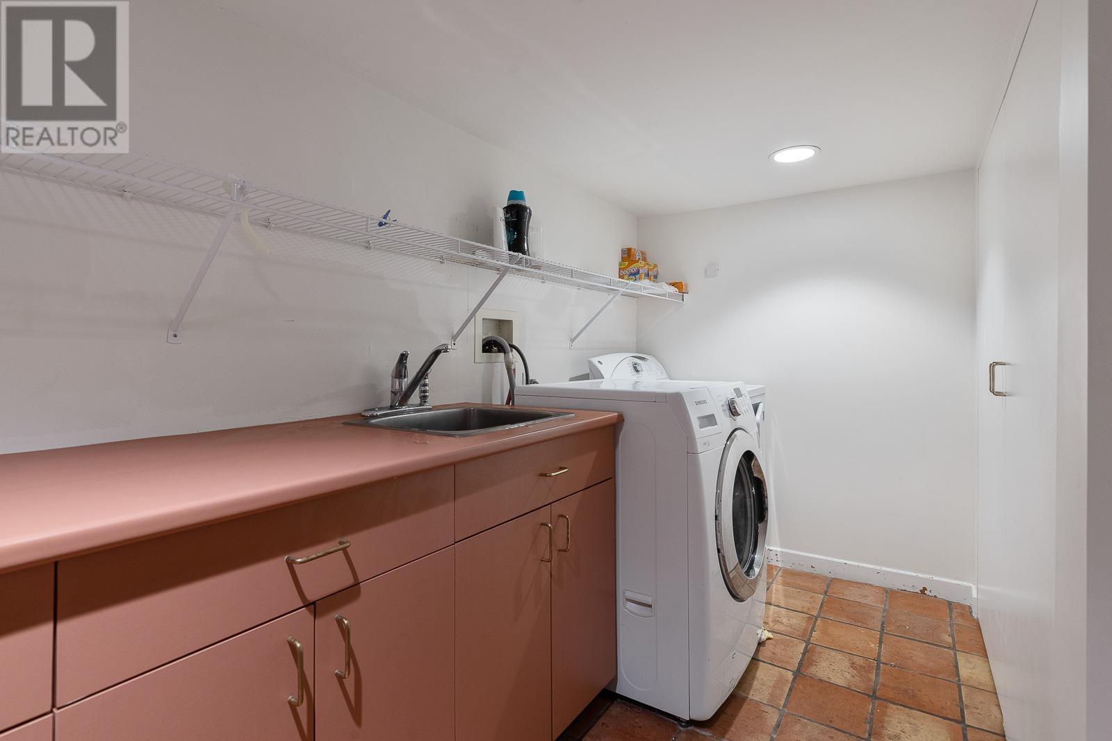 Listing Picture 34 of 40 : 1649 W 29TH AVENUE, Vancouver / 溫哥華 - 魯藝地產 Yvonne Lu Group - MLS Medallion Club Member