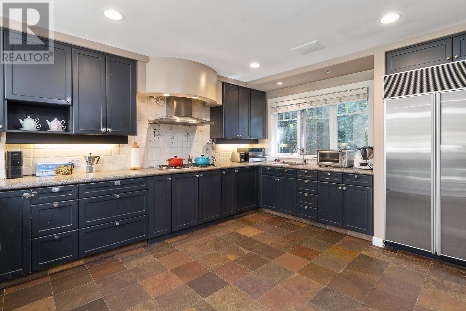 Listing Picture 14 of 40 : 1649 W 29TH AVENUE, Vancouver / 溫哥華 - 魯藝地產 Yvonne Lu Group - MLS Medallion Club Member