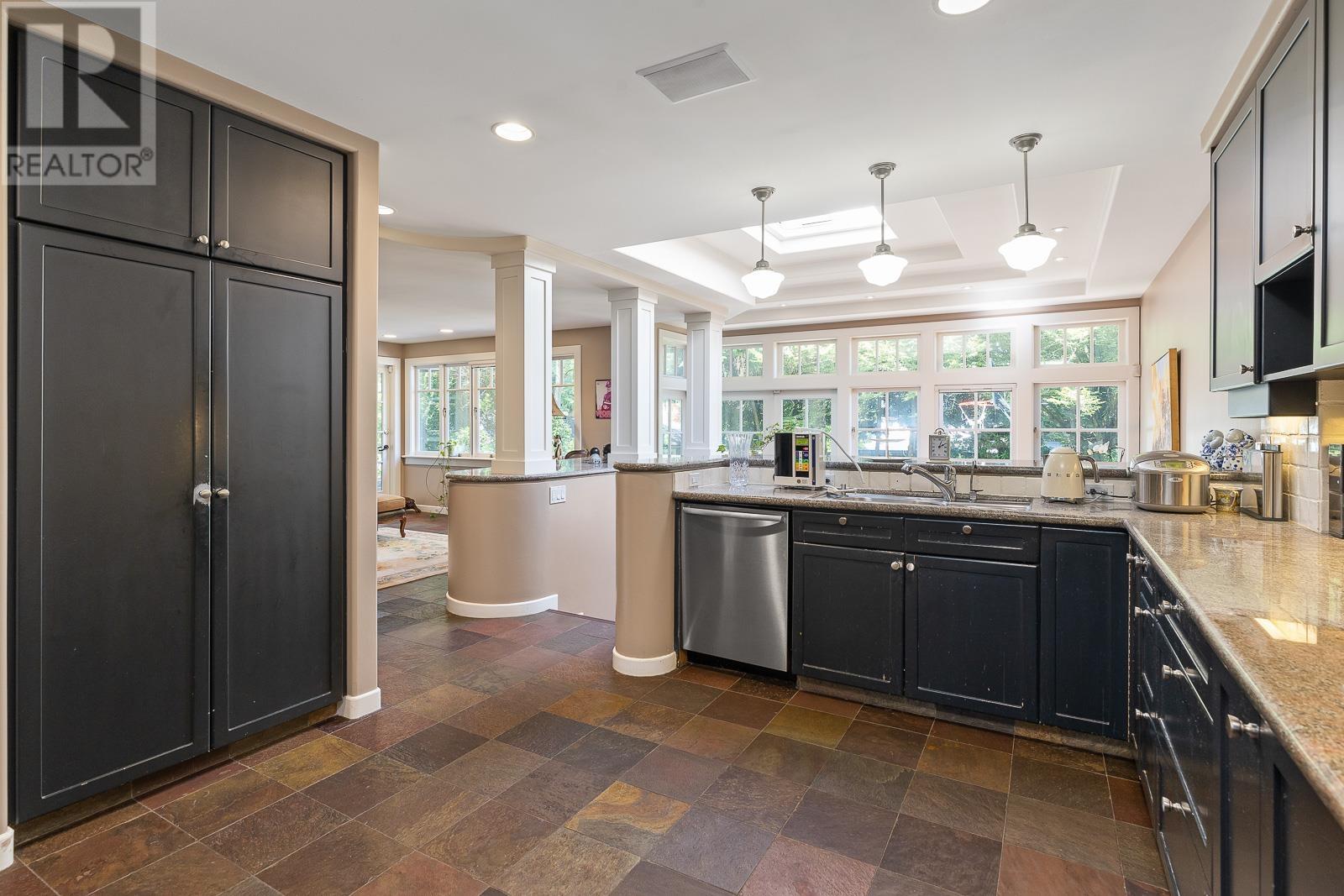 Listing Picture 15 of 40 : 1649 W 29TH AVENUE, Vancouver / 溫哥華 - 魯藝地產 Yvonne Lu Group - MLS Medallion Club Member