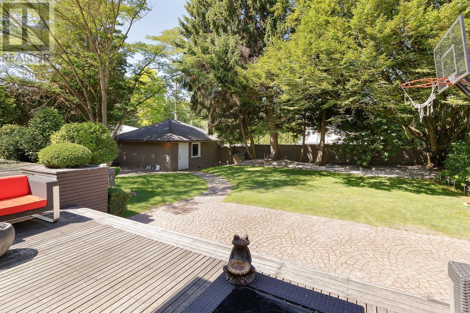 Listing Picture 38 of 40 : 1649 W 29TH AVENUE, Vancouver / 溫哥華 - 魯藝地產 Yvonne Lu Group - MLS Medallion Club Member