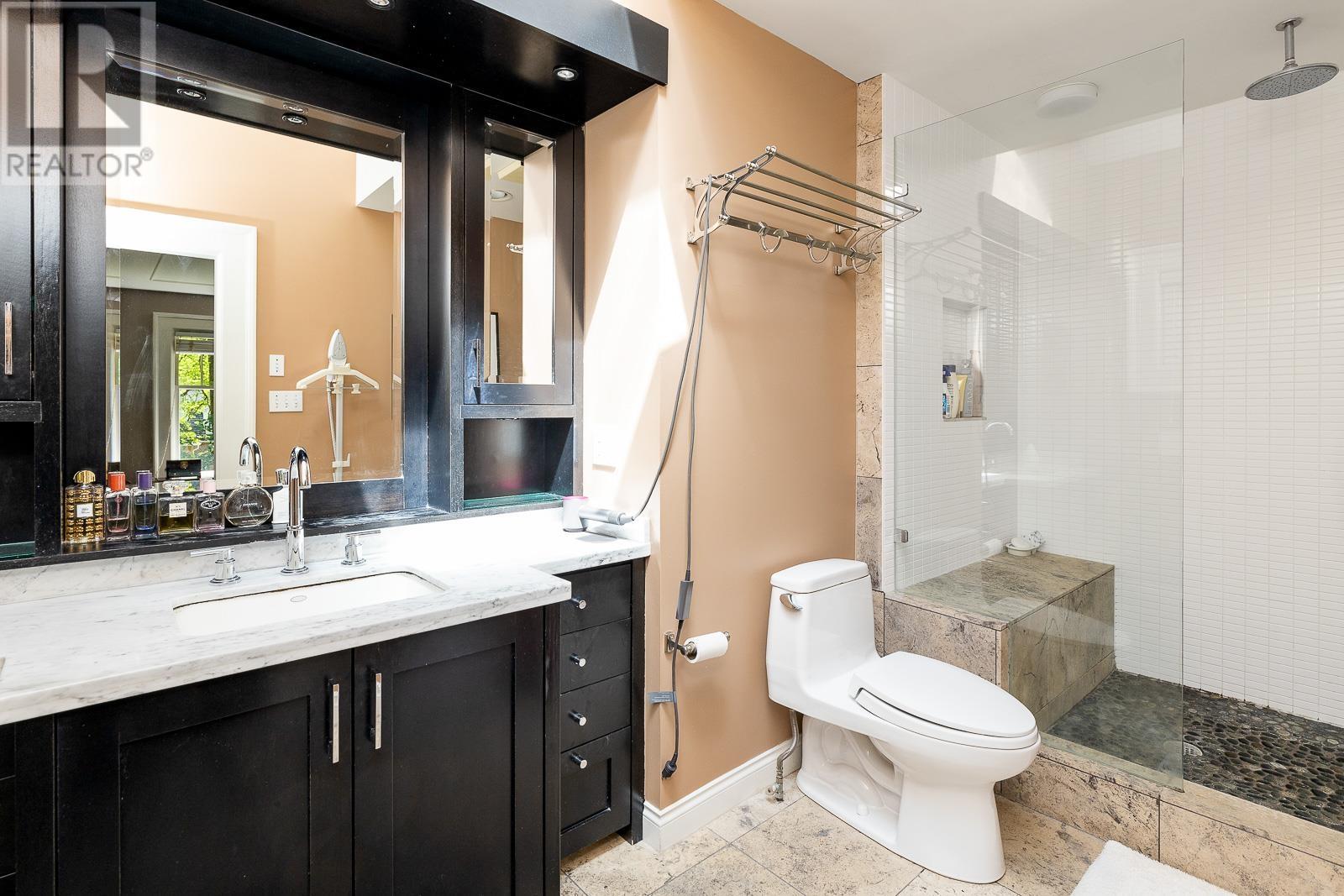 Listing Picture 25 of 40 : 1649 W 29TH AVENUE, Vancouver / 溫哥華 - 魯藝地產 Yvonne Lu Group - MLS Medallion Club Member