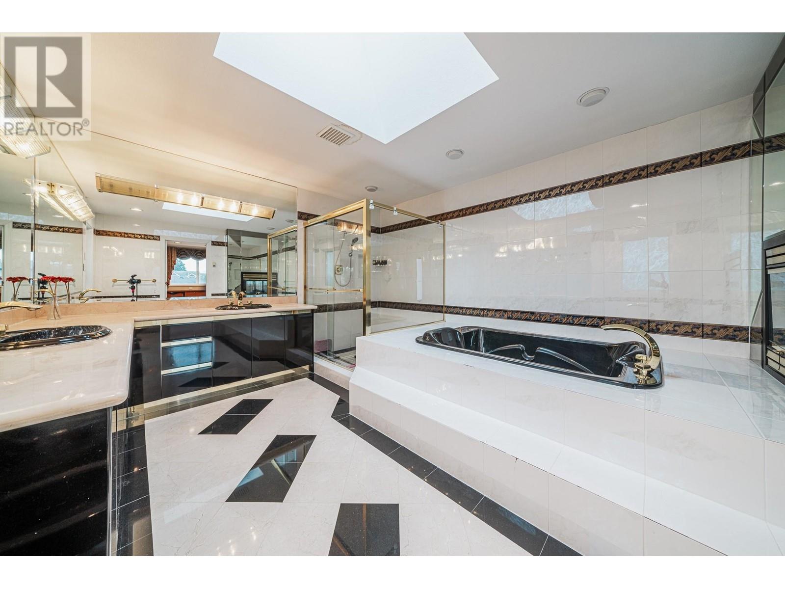 Listing Picture 18 of 32 : 5851 GIBBONS DRIVE, Richmond / 烈治文 - 魯藝地產 Yvonne Lu Group - MLS Medallion Club Member