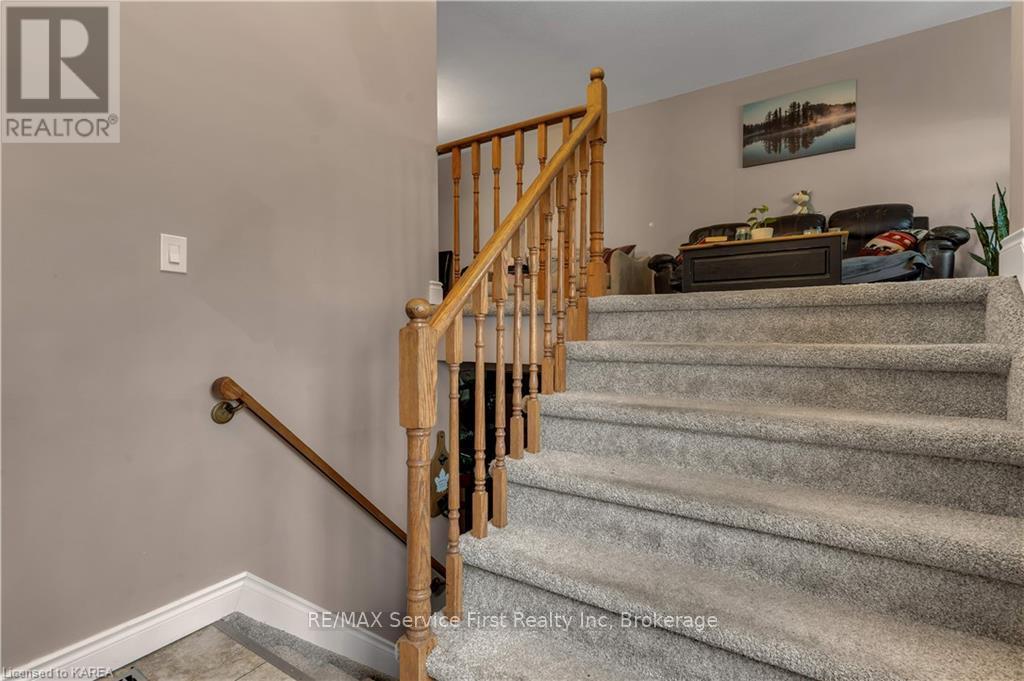 568 Davis Drive, Kingston, Ontario  K7M 7Y2 - Photo 3 - X9411236