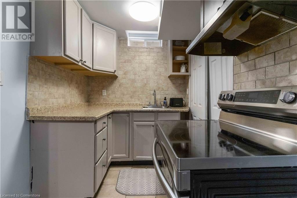 5438 Tenth Line W Unit# Bsmt, Mississauga, Ontario  L5M 0G5 - Photo 11 - 40671621