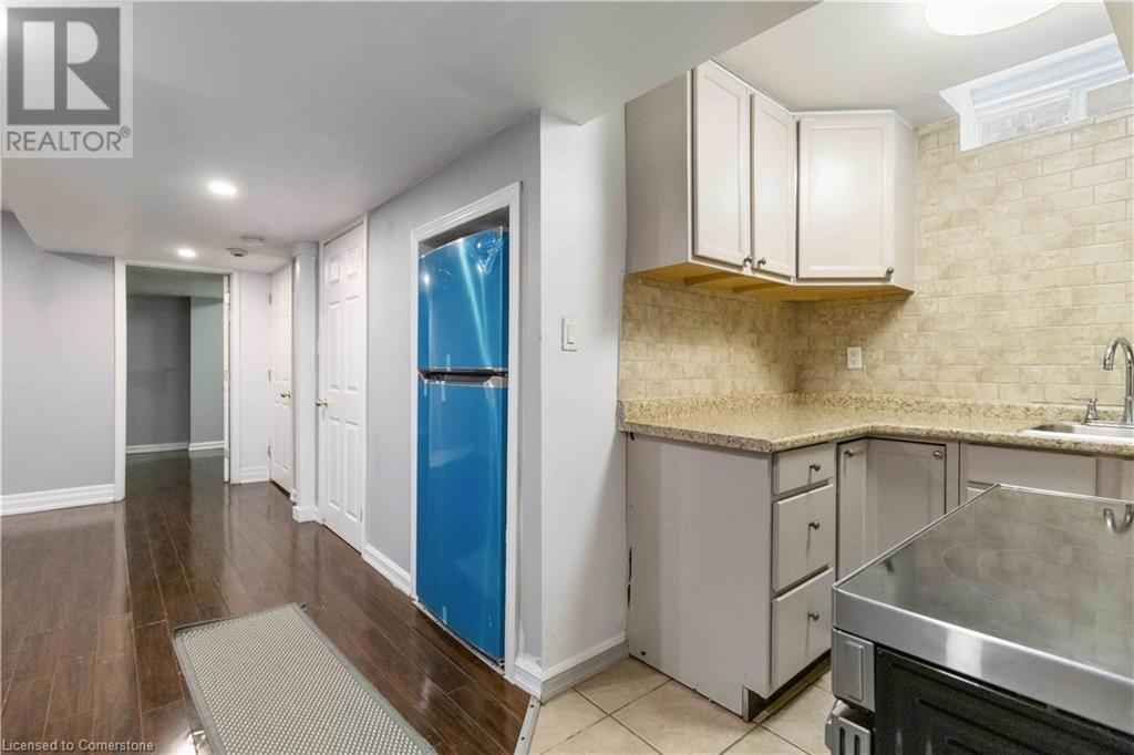 5438 Tenth Line W Unit# Bsmt, Mississauga, Ontario  L5M 0G5 - Photo 12 - 40671621