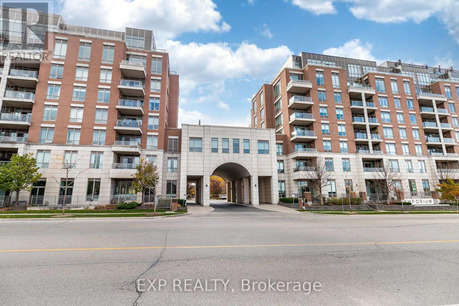 724 - 2480 PRINCE MICHAEL DRIVE, Oakville, Ontario