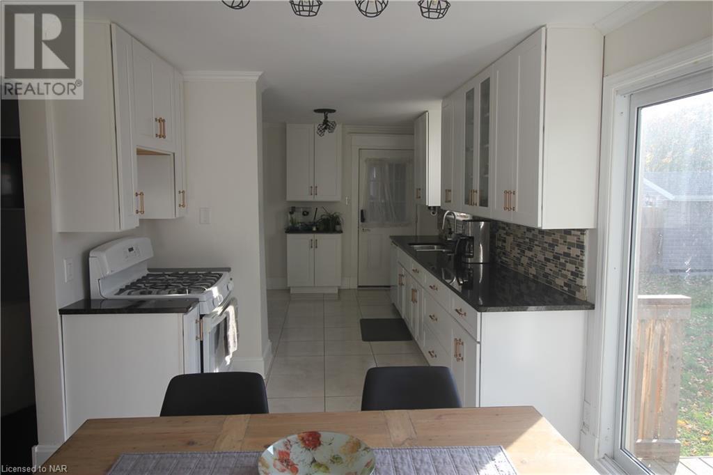 6398 Crawford Street, Niagara Falls, Ontario  L2E 5Z1 - Photo 5 - 40669829