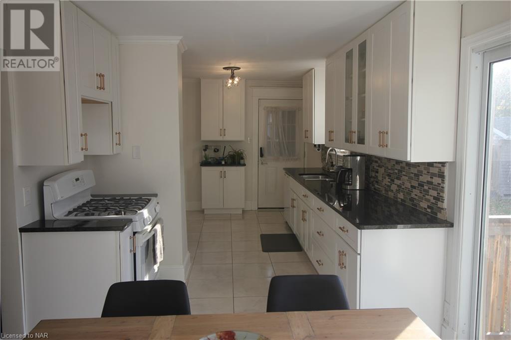 6398 Crawford Street, Niagara Falls, Ontario  L2E 5Z1 - Photo 6 - 40669829