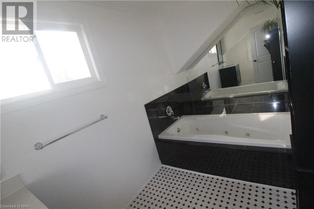 6398 Crawford Street, Niagara Falls, Ontario  L2E 5Z1 - Photo 12 - 40669829