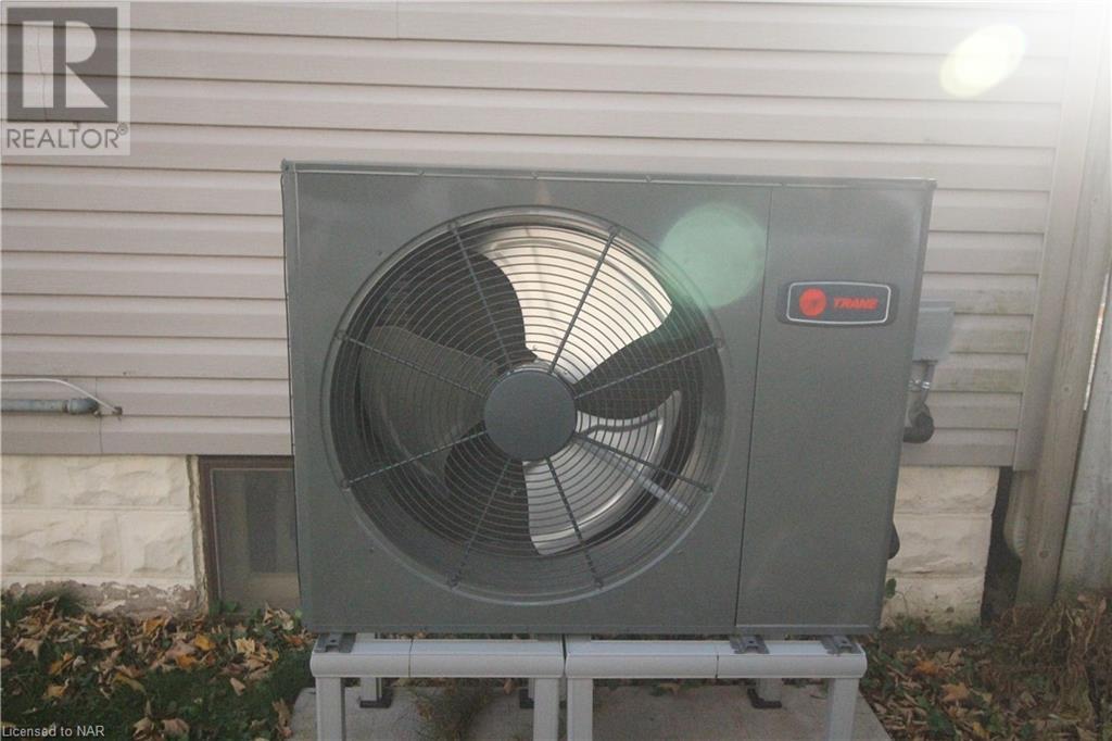 6398 Crawford Street, Niagara Falls, Ontario  L2E 5Z1 - Photo 24 - 40669829