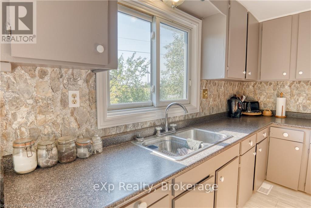 660 7th Line Road, Frontenac Islands, Ontario  K0H 2Y0 - Photo 12 - X9412800