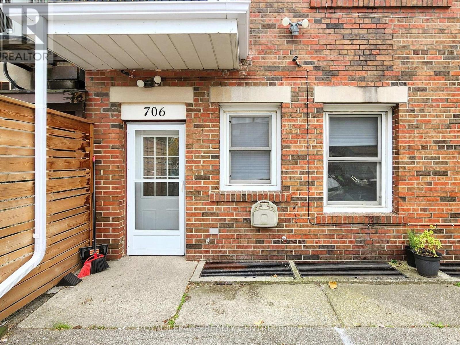 706 The QueenswayToronto (Stonegate-Queensway), Ontario  M8Y 1L3 - Photo 16 - W9791474