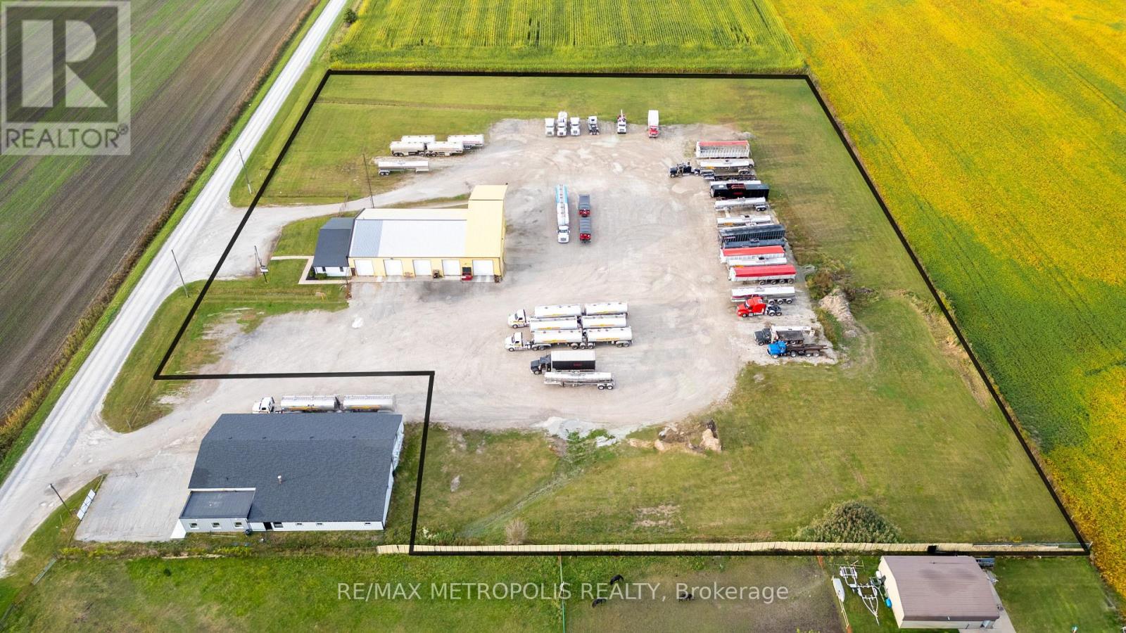 4216 Waterworks Road, Petrolia, Ontario  N0N 1R0 - Photo 2 - X9798421