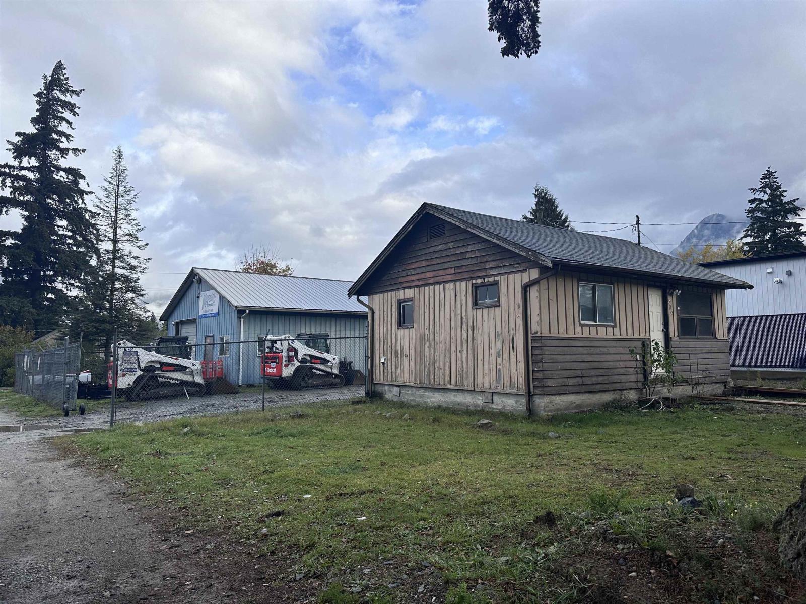 509 Corbett Street, Hope, British Columbia  V0X 1L4 - Photo 3 - C8064067