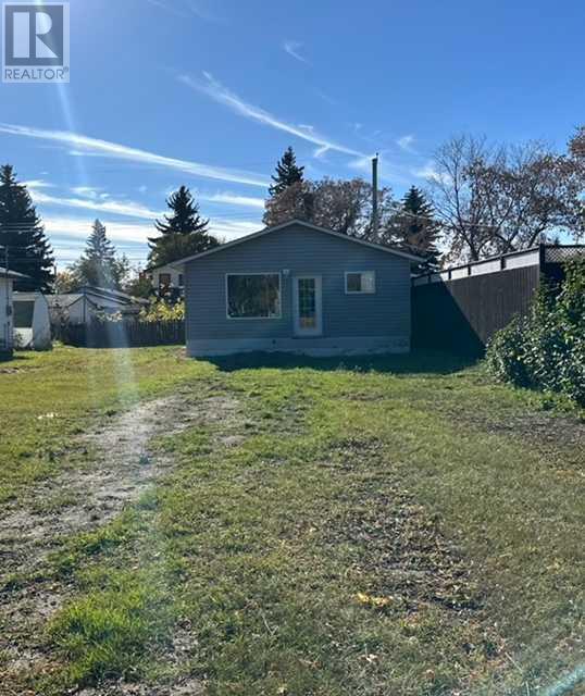 733 9 Avenue, Wainwright, Alberta  T9W 1H7 - Photo 1 - A2176429