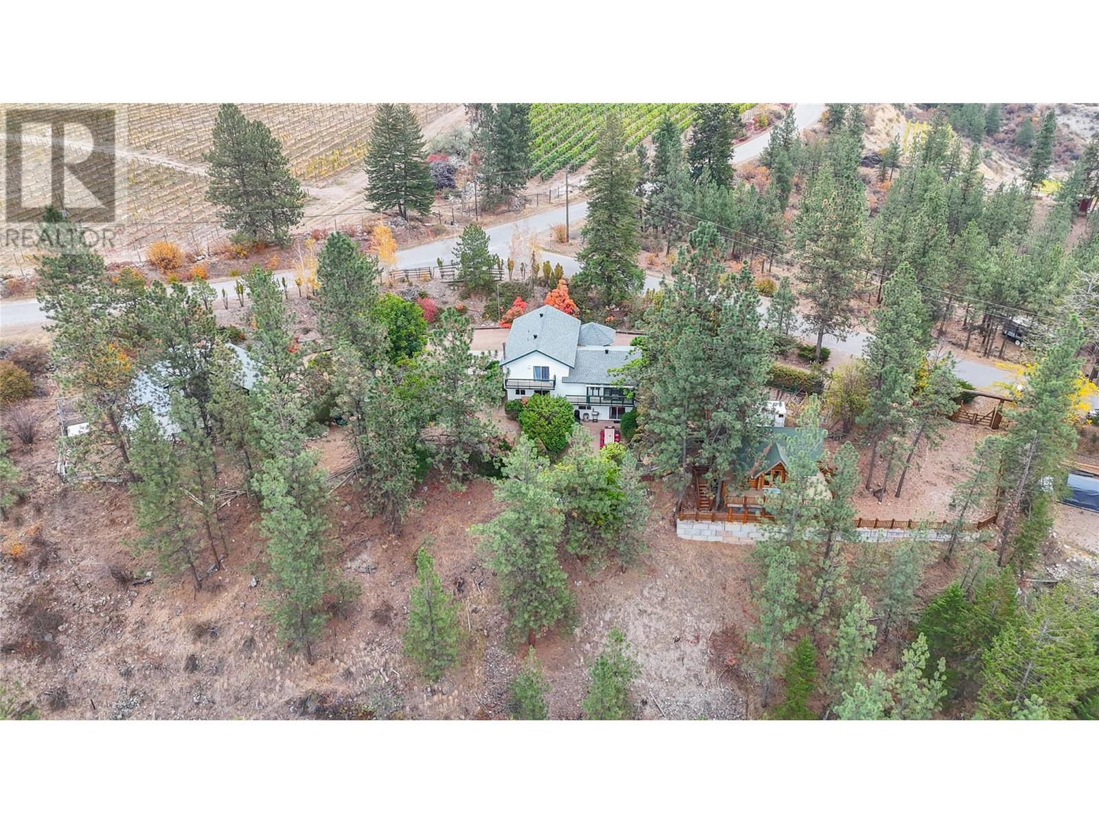 2084 PINEWINDS Place Okanagan Falls